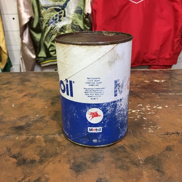 Mobiloil（モービルオイル）ヴィンテージ 1QUART オイル缶 1970s | アメリカ雑貨のお店、静岡県藤枝市の【CAL'S GENERAL  STORE（キャルズ・ジェネラル・ストアー）】