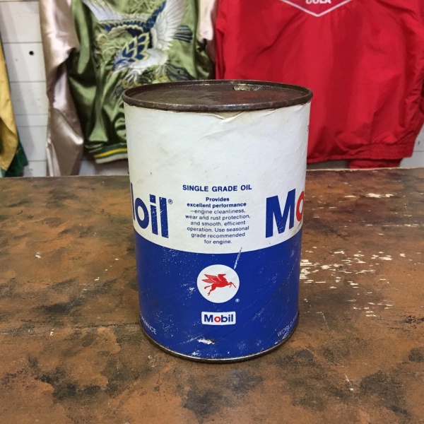 Mobiloil（モービルオイル）ヴィンテージ 1QUART オイル缶 1970s | アメリカ雑貨のお店、静岡県藤枝市の【CAL'S GENERAL  STORE（キャルズ・ジェネラル・ストアー）】